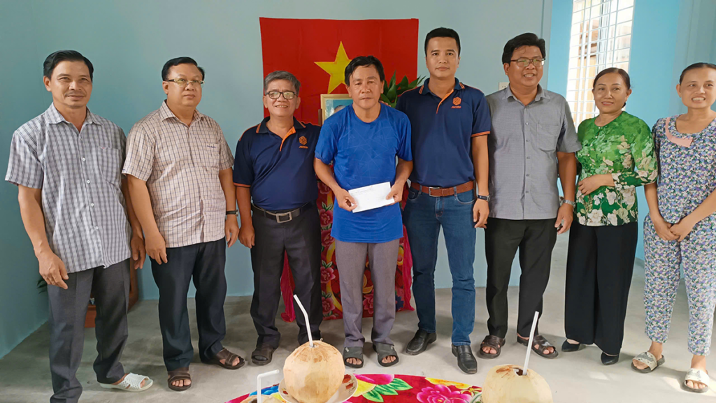 Trao tặng nhà tình thương 08.2025